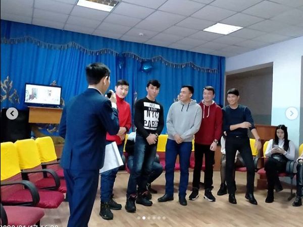 Студенттермен кездесу кеші